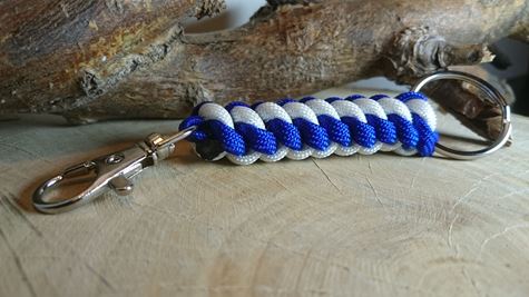 Paracord Schlüsselanhänger blau / weiß