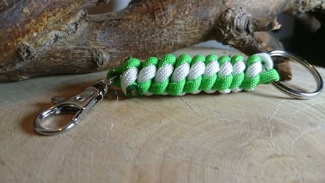 Paracord Schlüsselanhänger grün / weiß